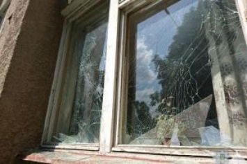 "Прилетело прямо во двор": в Светлодарске боевики обстреляли школу в которой находились 387 детей