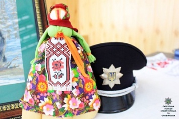 Патрульная полиция Краматорска и Славянска отметила День вышиванки