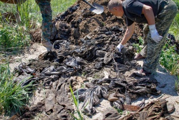 В Днепропетровской области выкопали почти 40 мешков с вещами убитых в Иловайском котле