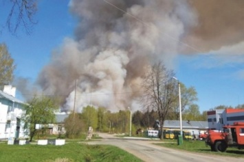 В России новый крупный пожар, разрываются боеприпасы (видео)