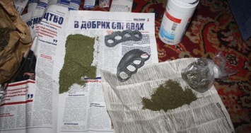 Алкоголь, наркотики, оружие: в Чернигове поймали комбо-преступников