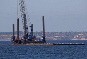 В одесском порту после 4-летнего перерыва возобновилось строительство волнолома на Карантинном молу