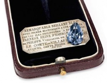 На аукционе Sotheby's за четыре минуты продали редчайший голубой бриллиант за рекордную сумму
