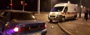 В Одессе в аварию попала машина скорой помощи: пострадала фельдшер, - ФОТО