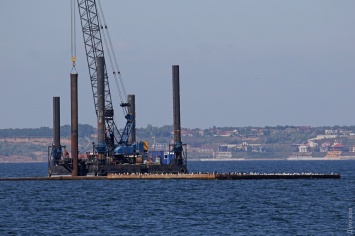 Мегастройка в Одесском заливе: старый подрядчик только восстановит утонувшую часть волнолома, достраивать будут другие