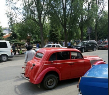 В Донецке заметили раритетный автомобиль
