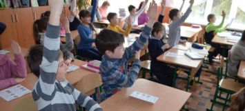 Киев не станет финансировать платные школьные программы