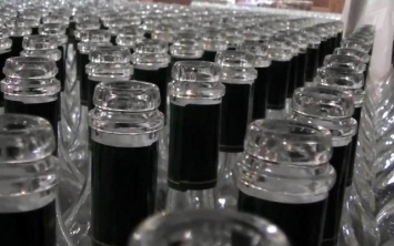 На Херсонщине "накрыли" массовое производство суррогатного алкоголя