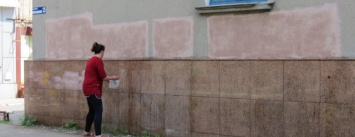 Накануне Дня Европы вандалы исписали стены домов в центре Покровска