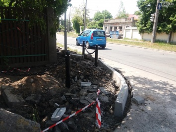 Ведущую к морю улицу в Одессе ремонтируют только сейчас