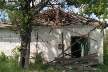 Боевики обстреляли Зайцево: зафиксировано прямое попадание мины в частный дом