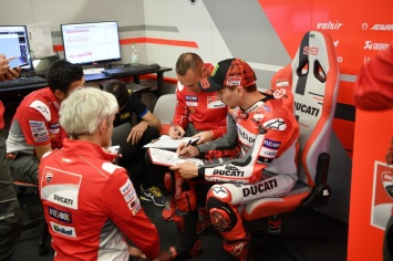 MotoGP: Лоренцо возмущен заявлением Довициозо о своем уходе из Ducati
