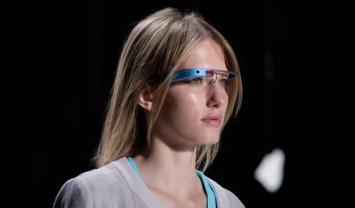 Google разрабатывает очки дополненной реальности - конкурента Microsoft Hololens