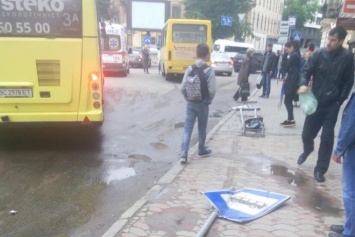 Во Львове водитель маршрутки потерял сознание во время движения