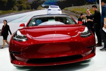 Маск рассказал о полноприводной двухмоторной Tesla Model 3