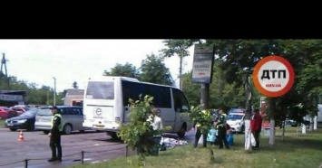 В Борисполе автобус сбил двоих детей: одну девочку протянуло под колесами около 30 метров