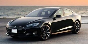 Tesla на автопилоте снова угодила в ДТП