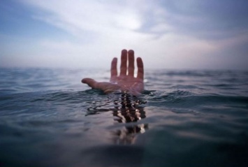 В Запорожской области мужчина исчез под водой