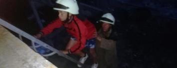 В Запорожье спасли мальчика, застрявшего на крыше заброшенного недостроя, - ФОТО