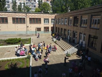 В школе Николаева более 400 человек отравились неизвестным аэрозолем