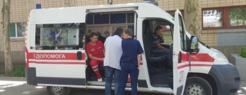 В Николаеве двое детей из школы, где был распылен неизвестный газ, попали в реанимацию