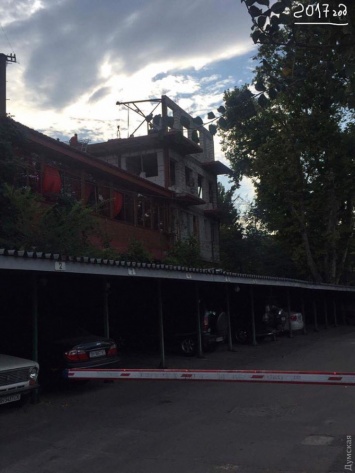 Прокуратура будет настаивать на демонтаже многоэтажного кафе бывшего зама Боделана