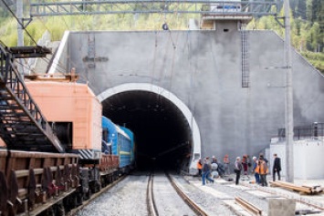 На день раньше запланированного срока: Кравцов озвучил дату открытия Бескидского тоннеля