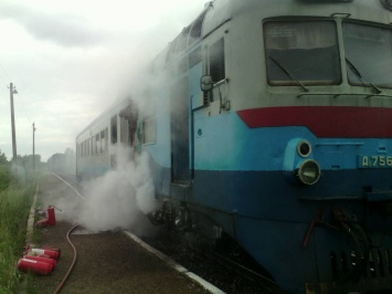 На Закарпатье на станции вспыхнула электричка с пассажирами