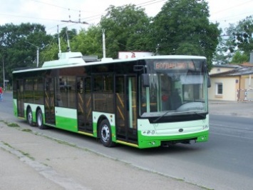 В среду в девяти городах Украины в троллейбусах и автобусах "Богдан" можно будет ездить бесплатно