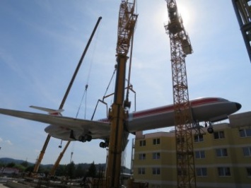 В Австрии крышу отеля украсили настоящим Ил-62 (фото, видео)
