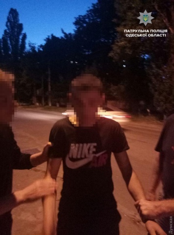 Возвращаясь с работы домой, одесская полицейская организовала погоню за грабителем