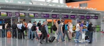 В аэропорту "Борисполь" просят туристов прилетать в Киев без багажа