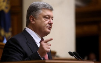 Порошенко заявил об уверенном росте экономики и посоветовал украинцам не выезжать на заработки