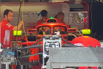 В Ferrari изменили крепления зеркал на Halo