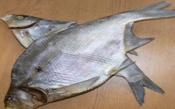 Горожанина после употребления рыбы в тяжелом состоянии направили в запорожскую больницу
