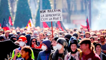 Парижское побоище: почему французы озверели от Макрона