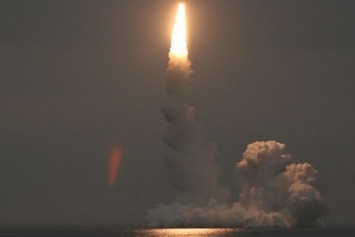 Россия впервые запустила сразу четыре баллистические ракеты