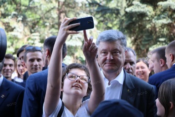 Президент поговорил с Сенкевичем о реконструкции площади Соборной и много фотографировался с николаевцами