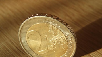 Курс валют: евро падает в цене, доллар дорожает