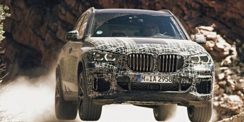Посмотрите на новый BMW X5 в песках, снегах и на гравии