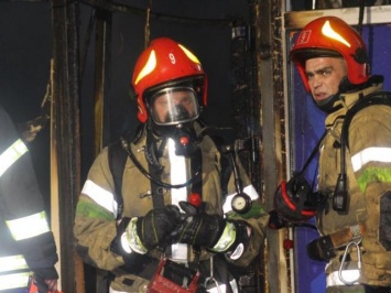 В Киеве чуть полностью не сгорел мини-рынок возле метро (ФОТО, ВИДЕО)