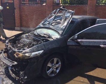 Сгоревшая днем в Одессе машина принадлежала чиновнику Минэкологии Украины