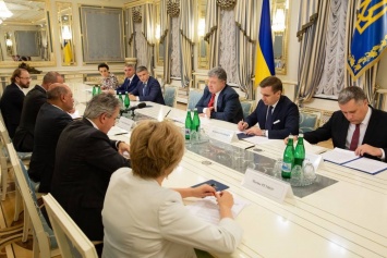 Порошенко вместе с мэром Николаева Сенкевичем провел встречу с Президентом ЕБРР