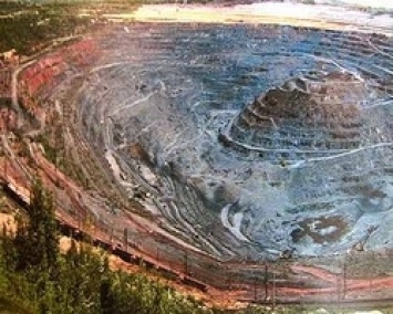 Rio Tinto намерена продать долю в индонезийском медном руднике