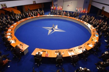 В НАТО обсудят борьбу с гибридными угрозами со стороны РФ
