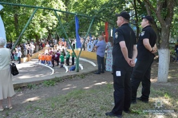 Последние звонки в школах Краматорска прошли под наблюдением полицейских