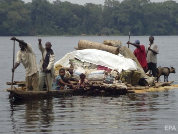 В ДР Конго перевернулась лодка, утонуло 49 человек