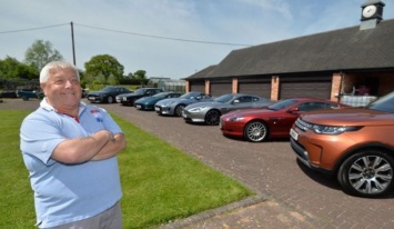 Победитель Британской лотереи показал свою коллекцию автомобилей на каждый день