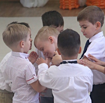 В николаевском детсаду «Калинонька» расстаются со своими выпускниками. Фото