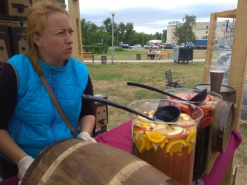 В Запорожье проходит очередной фестиваль еды: что почем (Фоторепортаж)
